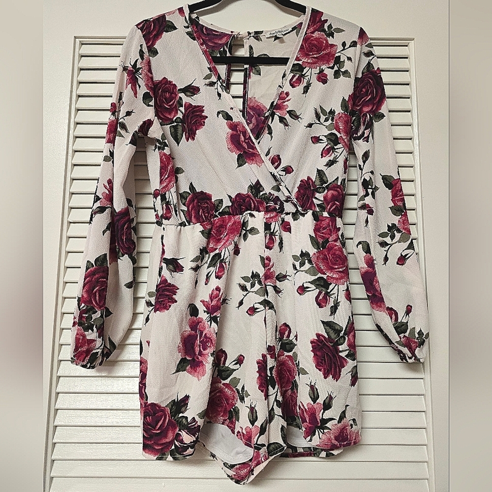 Charlotte Russe - Floral Lightweight Long-Sleeve Romper With Open Back